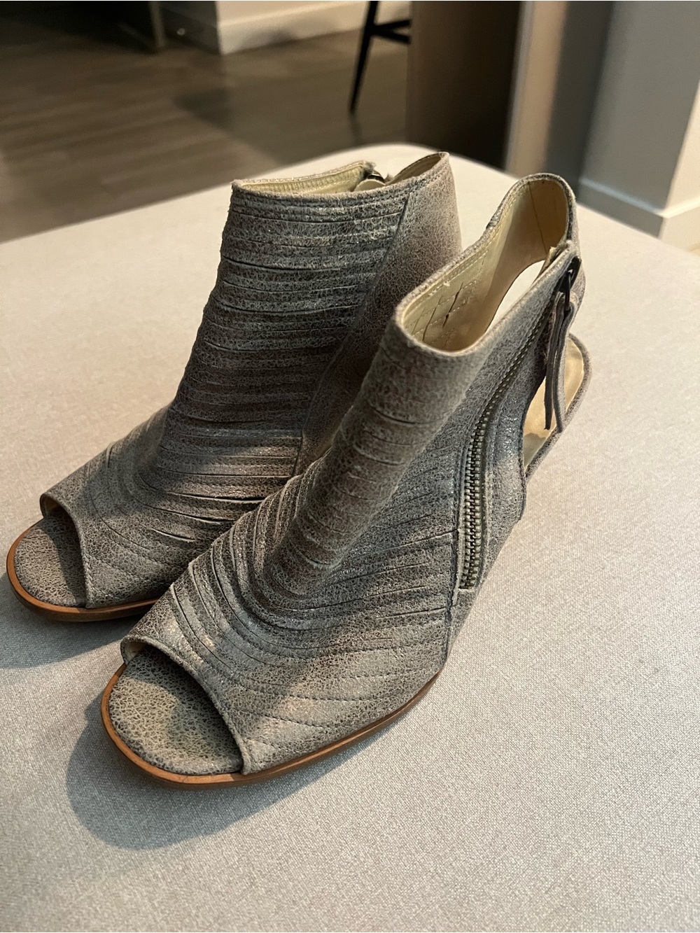 Paul Green Cayanne Peep-Toe Leather Booties in a Metallic Silver, Size 6.5 - Picture 3 of 3